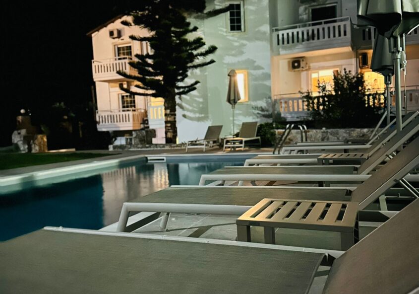 cost mari hotel evening